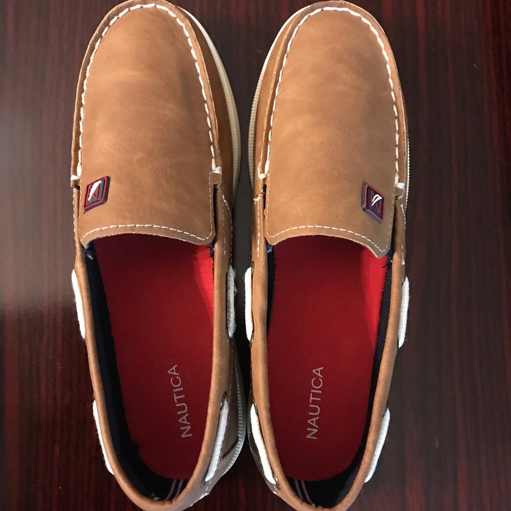 Woman’s Classic Nautica Tan White Rope Slip Ons! - Picture 14 of 15